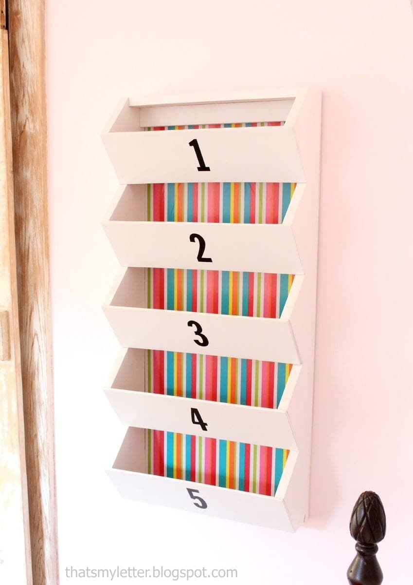 Wall-hung shelf unit with notched sides and five open bins