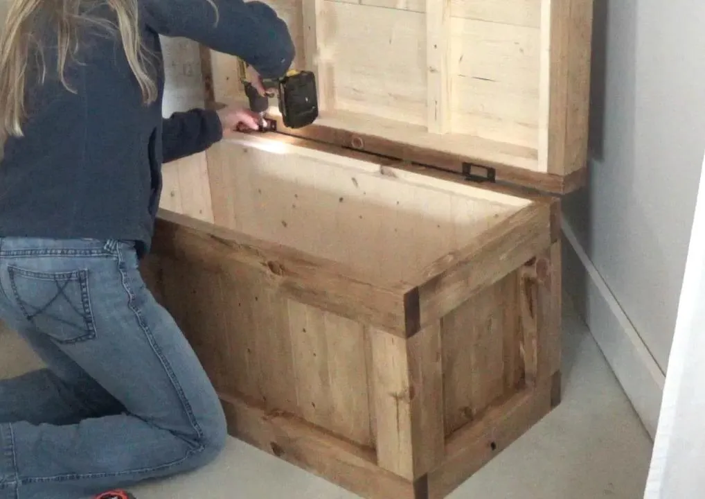 DIY Hope Chest {And Christmas Tree Box} — step photo 13