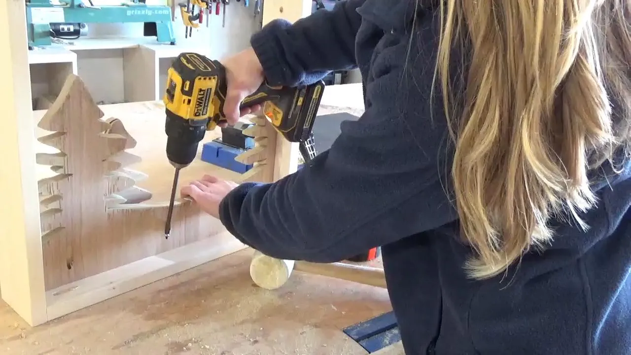DIY Light Up Christmas Art — step photo 9