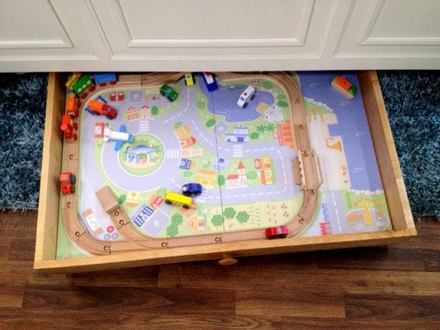 Rolling underbed train table storage tray