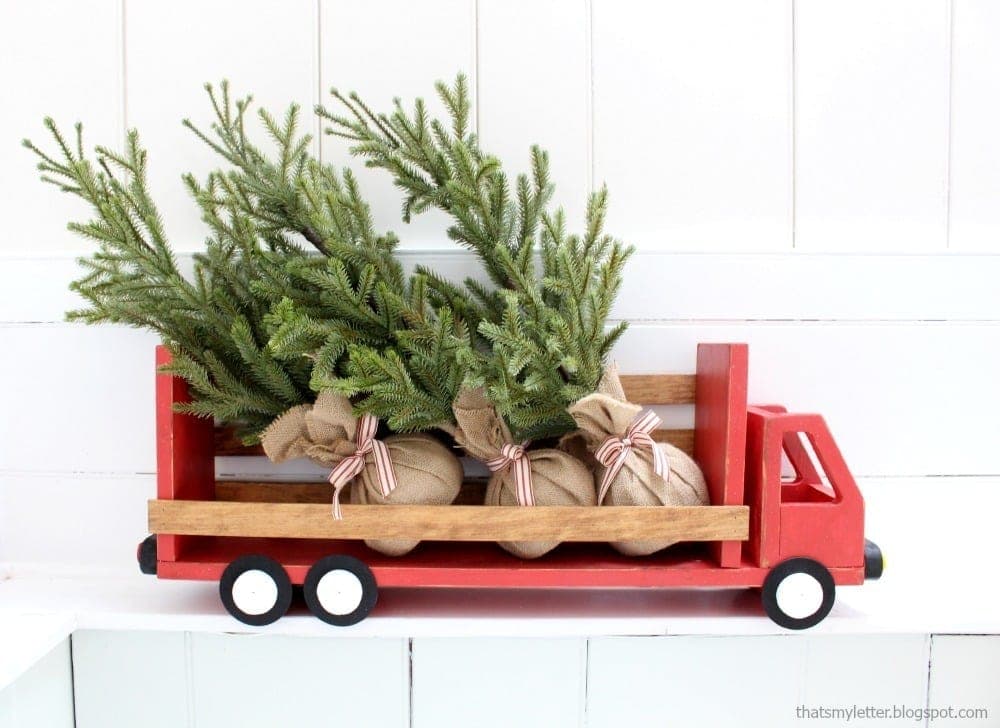 Pickup truck-shaped desk organizer shelf