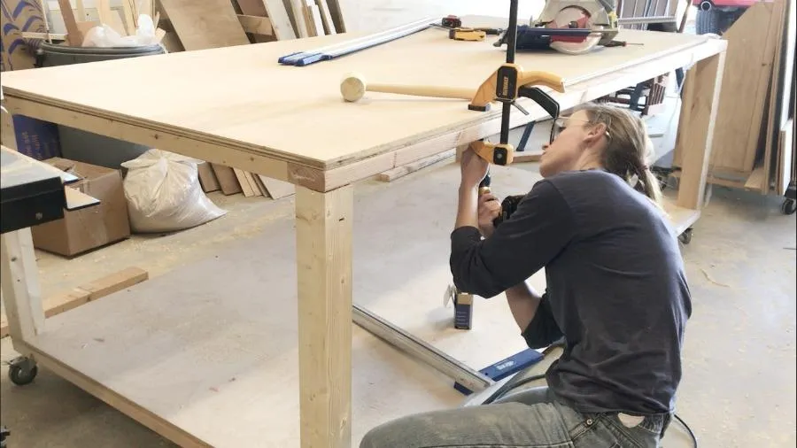 DIY Mobile Workbench with Storage Shelf — step photo 11