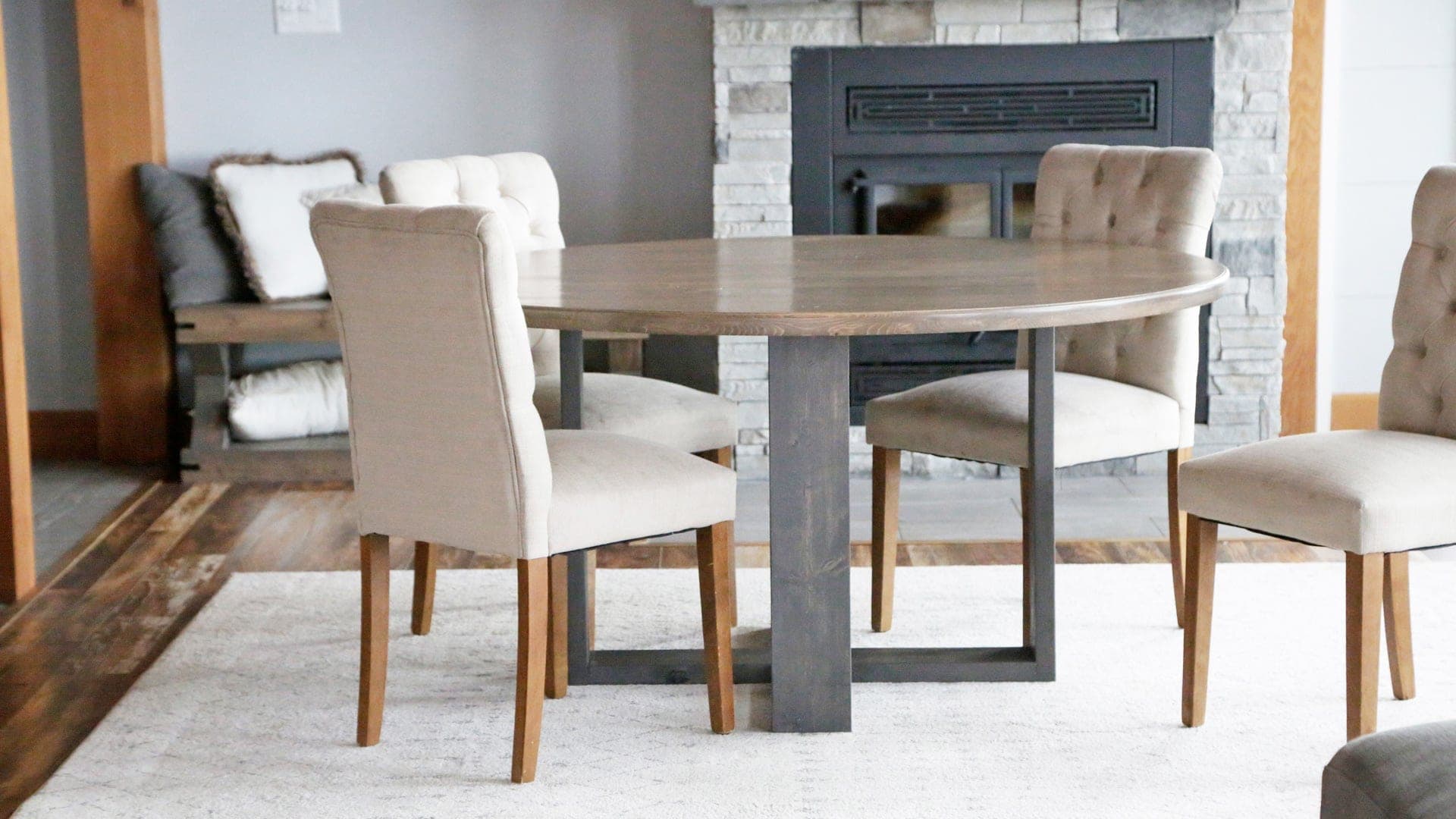Rectangular boxed base for a round dining table top