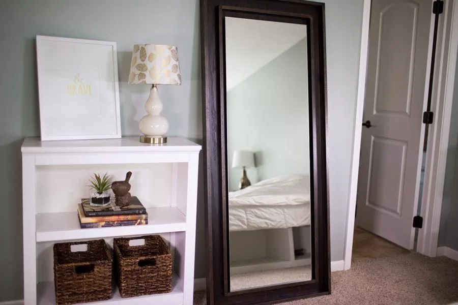 Floating Mirror