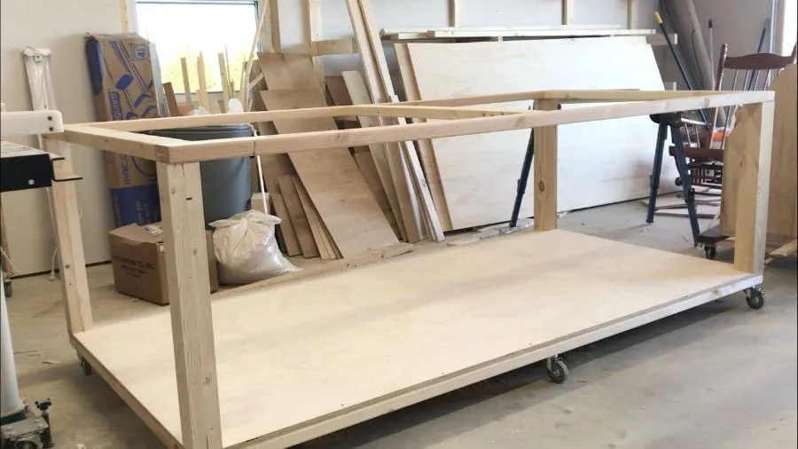 DIY Mobile Workbench with Storage Shelf — step photo 9