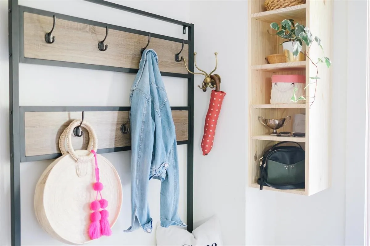 Floating Adjustable Shelves