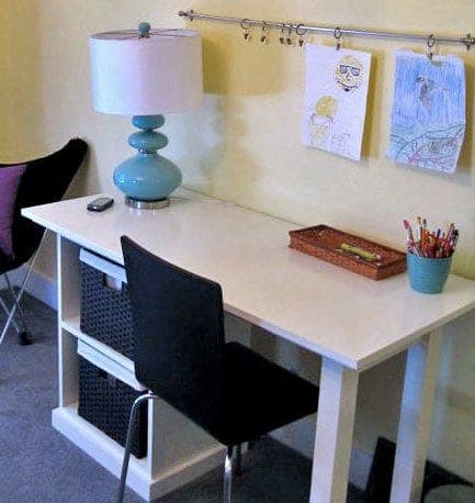 Small desktop panel with a single laminated leg unit