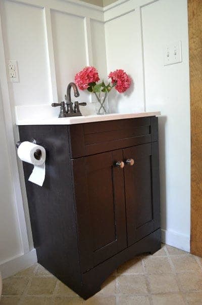 Simple 24-inch bathroom vanity cabinet