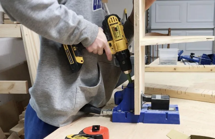 DIY Mobile Workbench with Storage Shelf — step photo 17