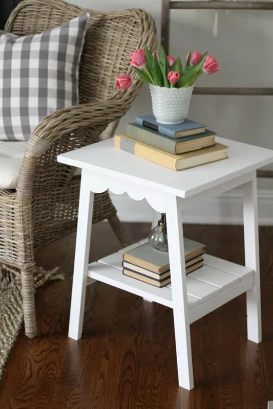 Farmhouse Scallop End Table