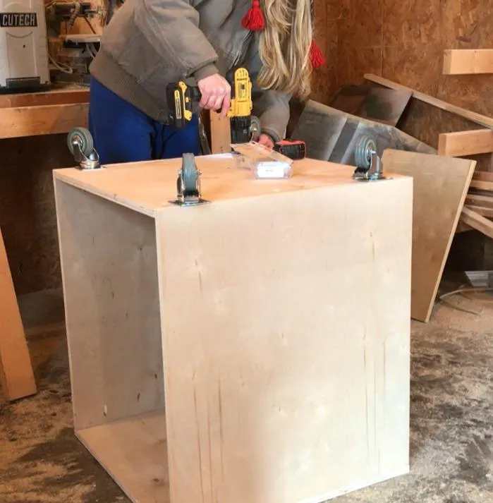 Simple Mobile Tool Stand — step photo 11