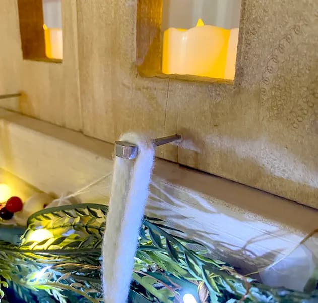 Christmas Village Stocking Hangers — step photo 12